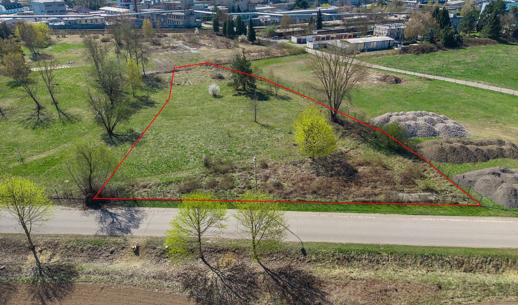 Prodej komerčního pozemku 7 896 m², Hradec Králové – náhled fotky 3