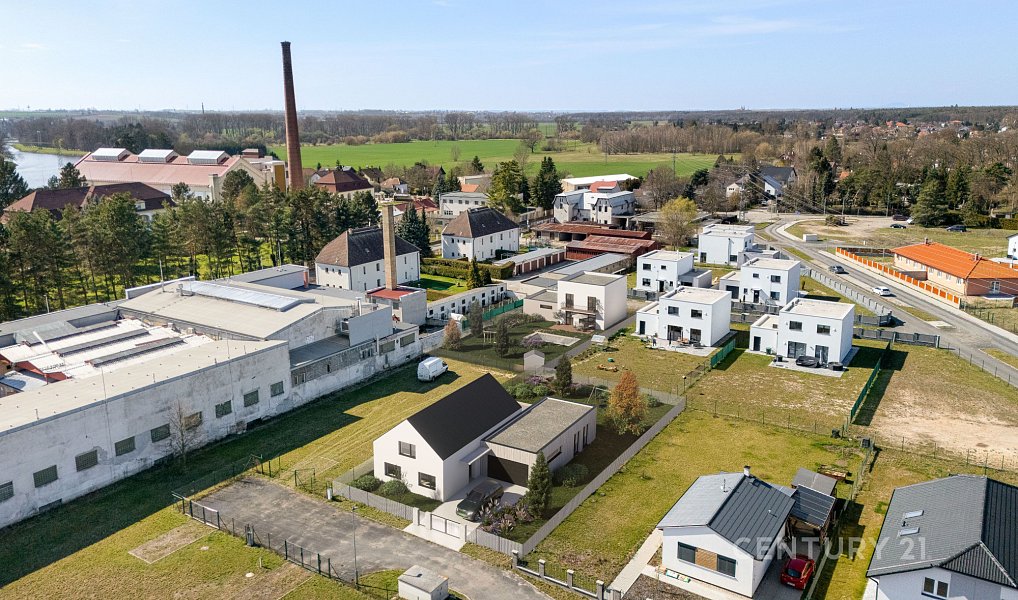 Prodej stavebního pozemku 750 m², Káraný – náhled fotky 2