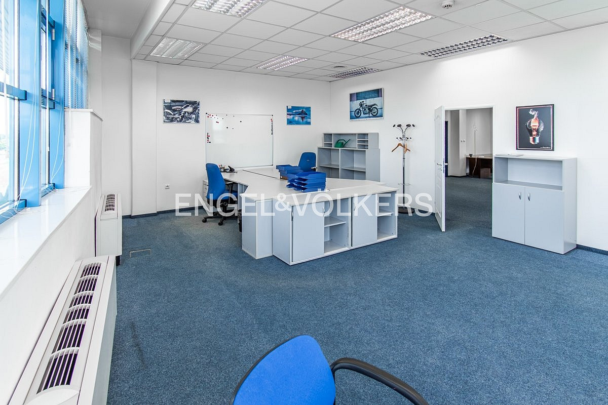 Pronájem kanceláře 670 m² – fotografie 5