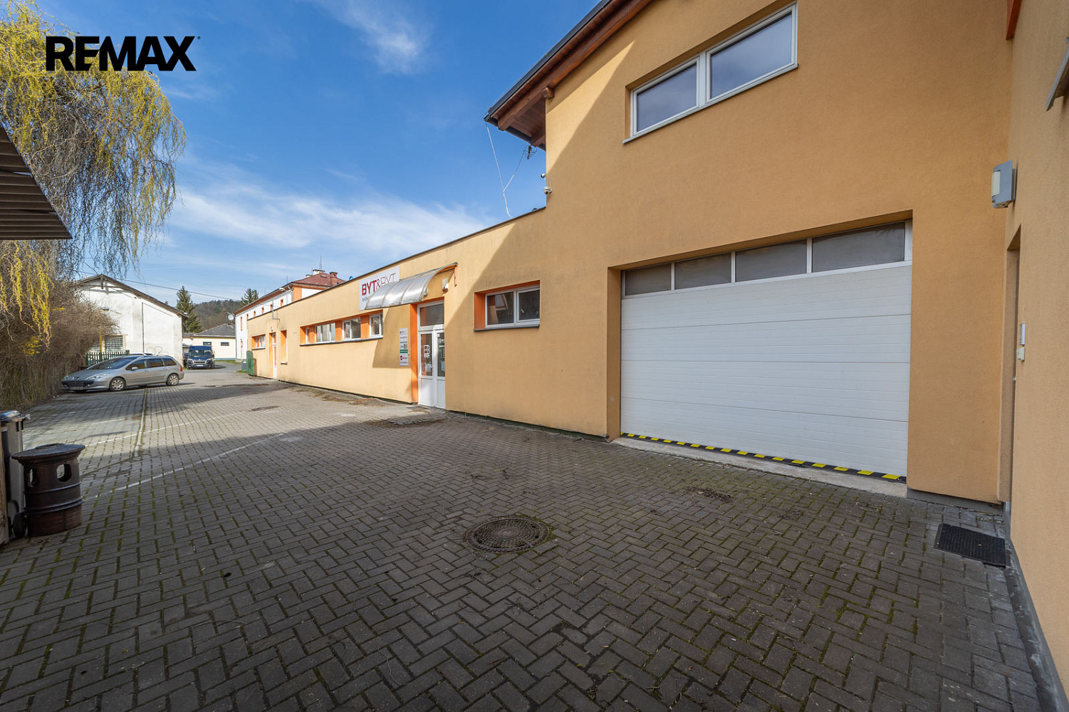 Pronájem obchodních prostor 330 m² – fotografie 3