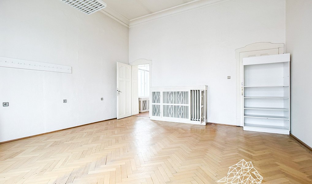 Prodej domu 900 m² s pozemkem 2 018 m², Krnov – náhled fotky 17