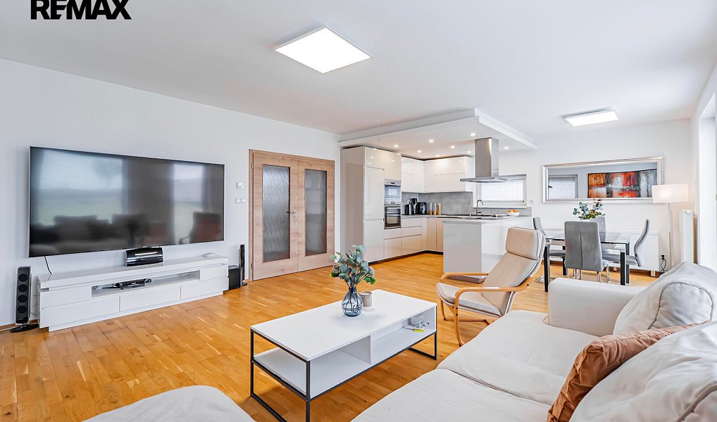 Prodej domu 180 m² s pozemkem 679 m², Veleň – náhled fotky 2