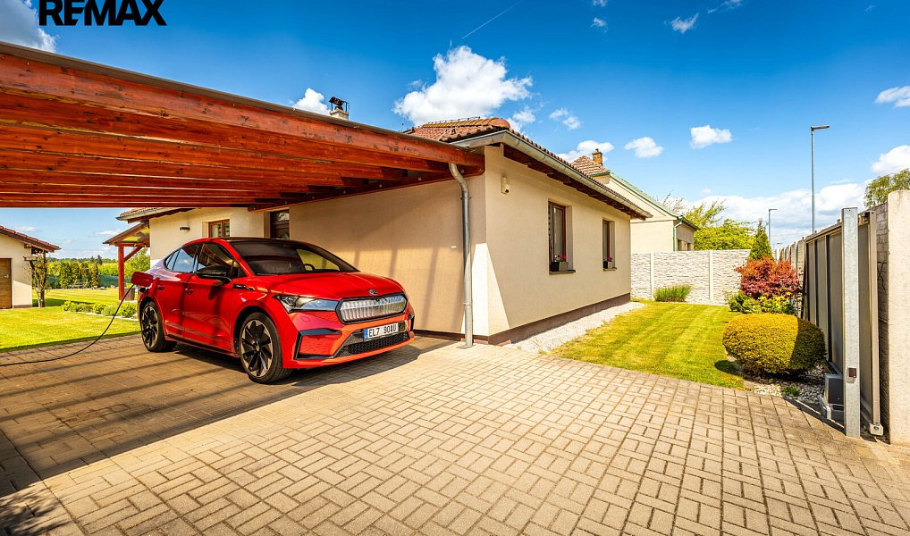 Prodej domu 134 m² s pozemkem 1 409 m², Lišov – náhled fotky 2