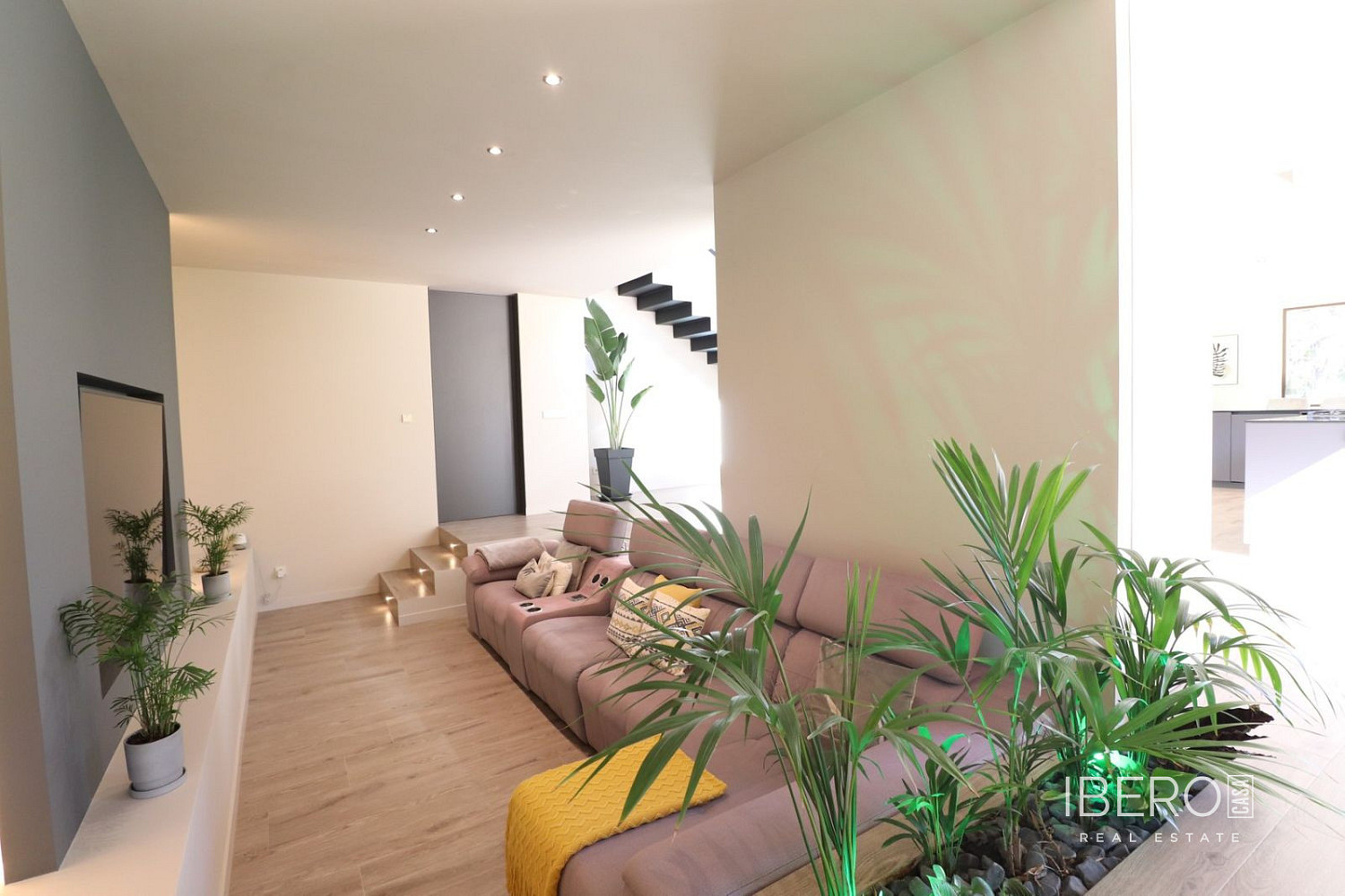 Prodej domu 360 m² s pozemkem 20 000 m² — photo 4