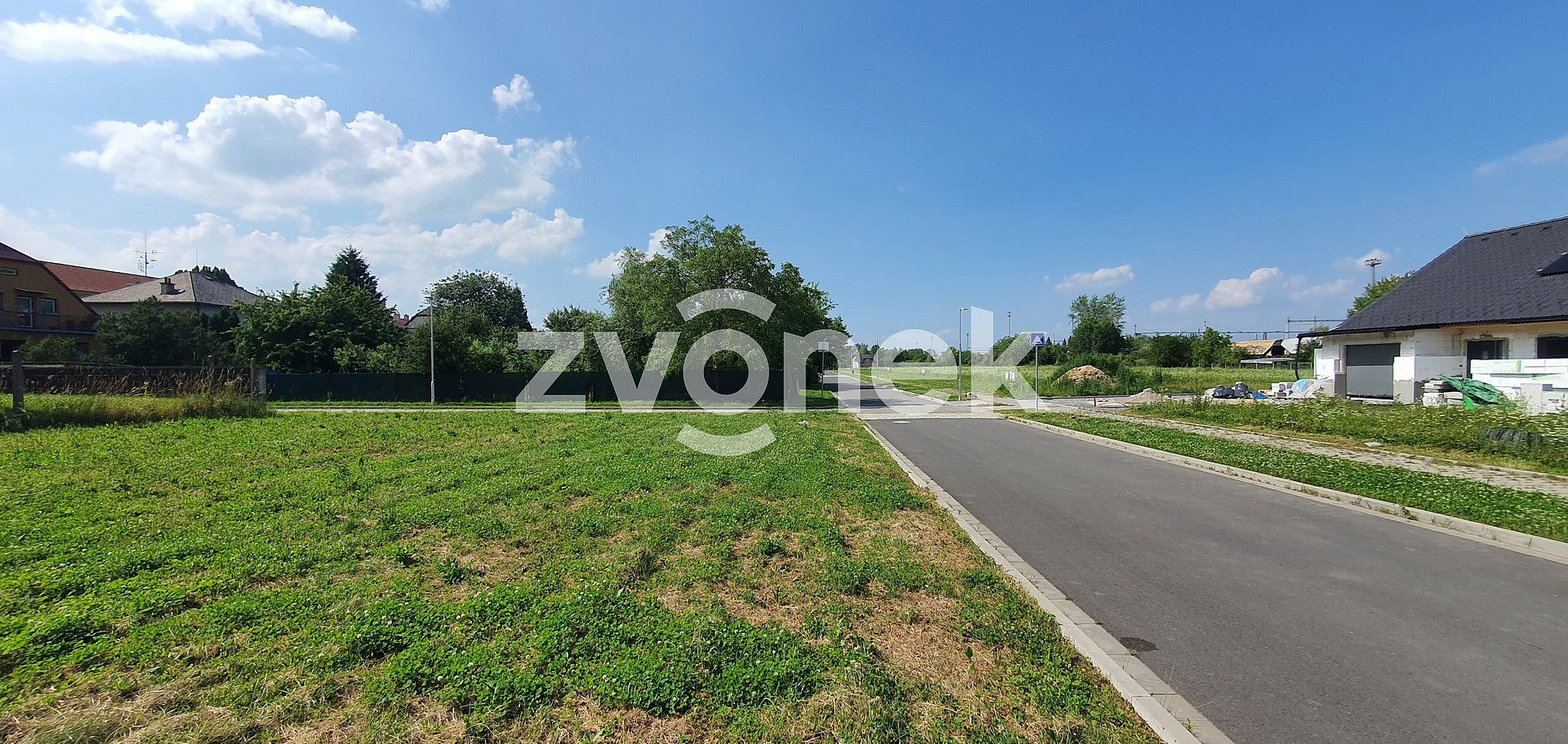 Prodej stavebního pozemku 1 042 m² – fotografie 2