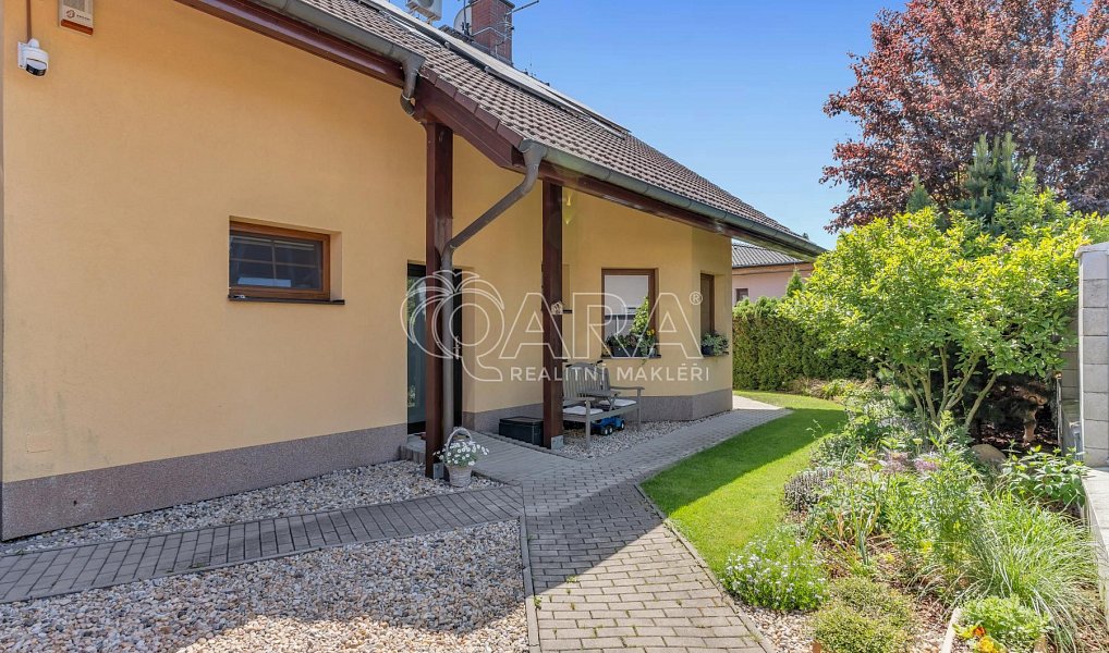 Prodej domu 255 m² s pozemkem 775 m², Šestajovice – náhled fotky 8