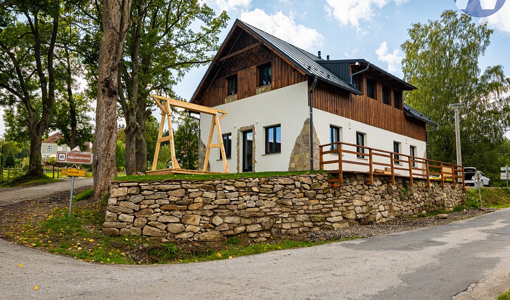 Prodej domu 196 m² s pozemkem 400 m², Horní Planá – náhled fotky 3