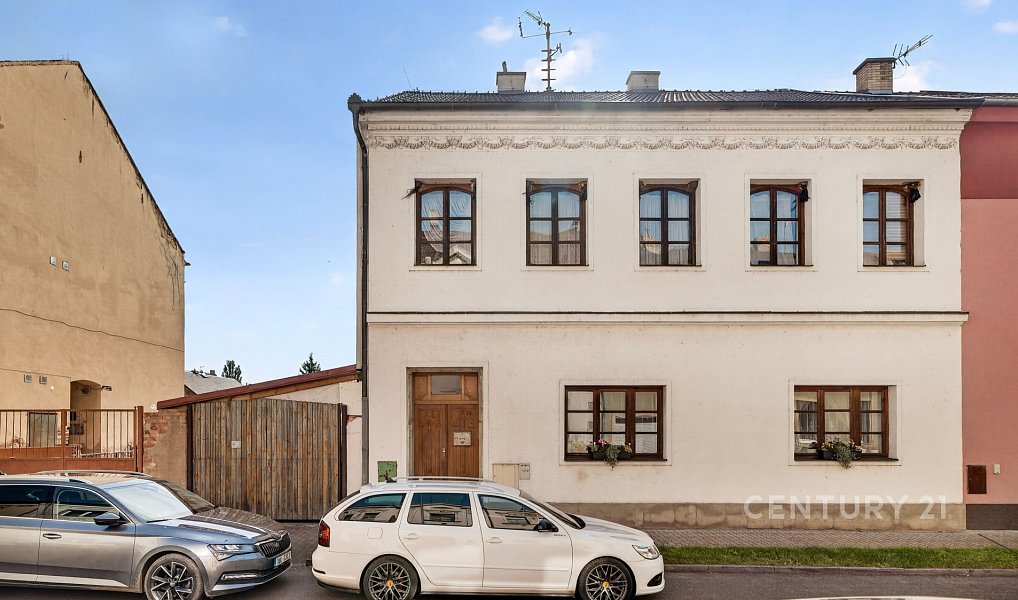 Prodej domu 240 m² s pozemkem 489 m², Postoloprty – fotka 1 z 33