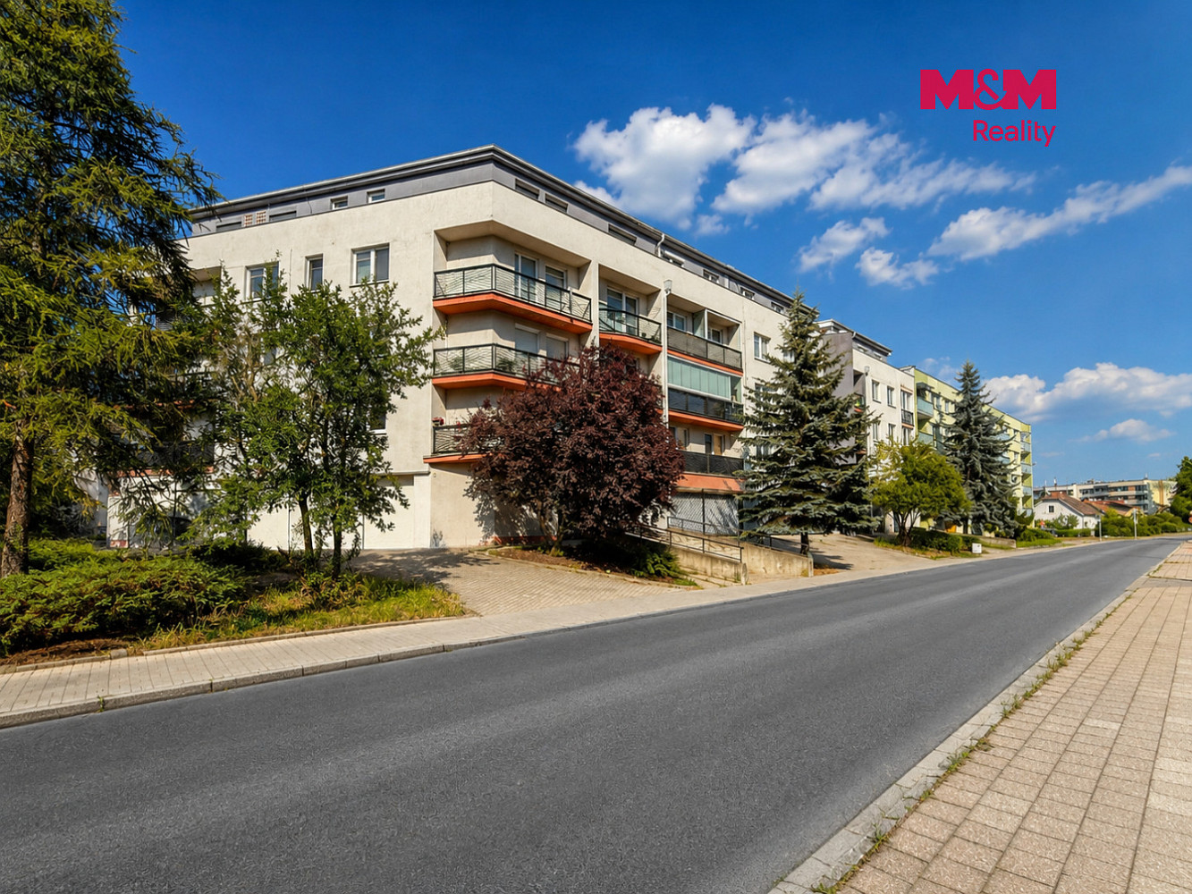 Prodej garážového stání v hradci králové, ul. na občinách — photo 2