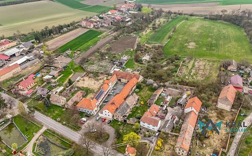 Prodej domu 1 400 m² s pozemkem 14 358 m², Rochov, okres Litoměřice