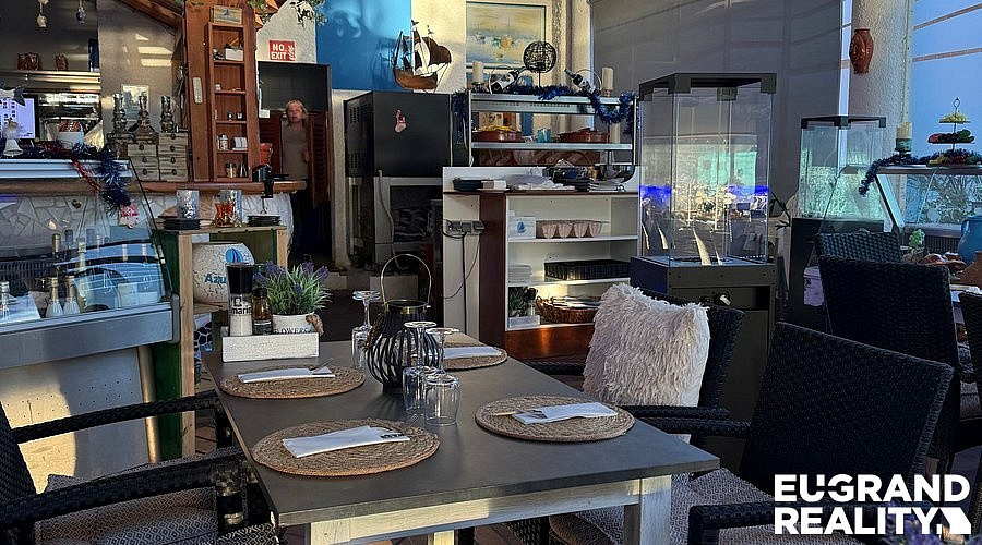 Restaurace v prémiové lokalitě přímo u přístavu s výhledem na moře, Cala Ratjada, Španělsko - Vista 2