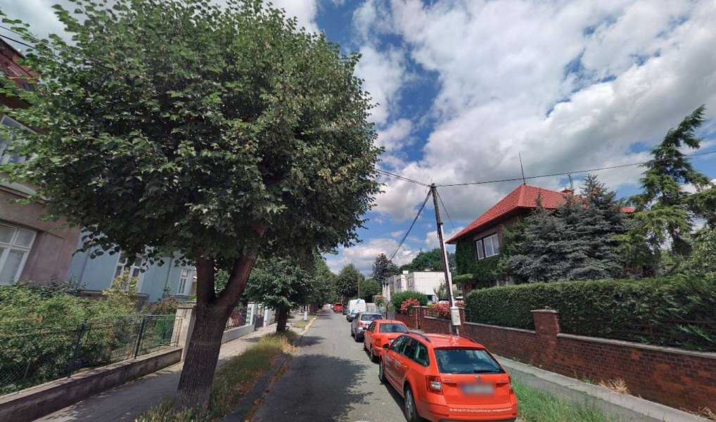 Pronájem části garáže 14 m2 s parkovacím stáním Olomouc, Lazce, Olomouc – fotka 1 z 4