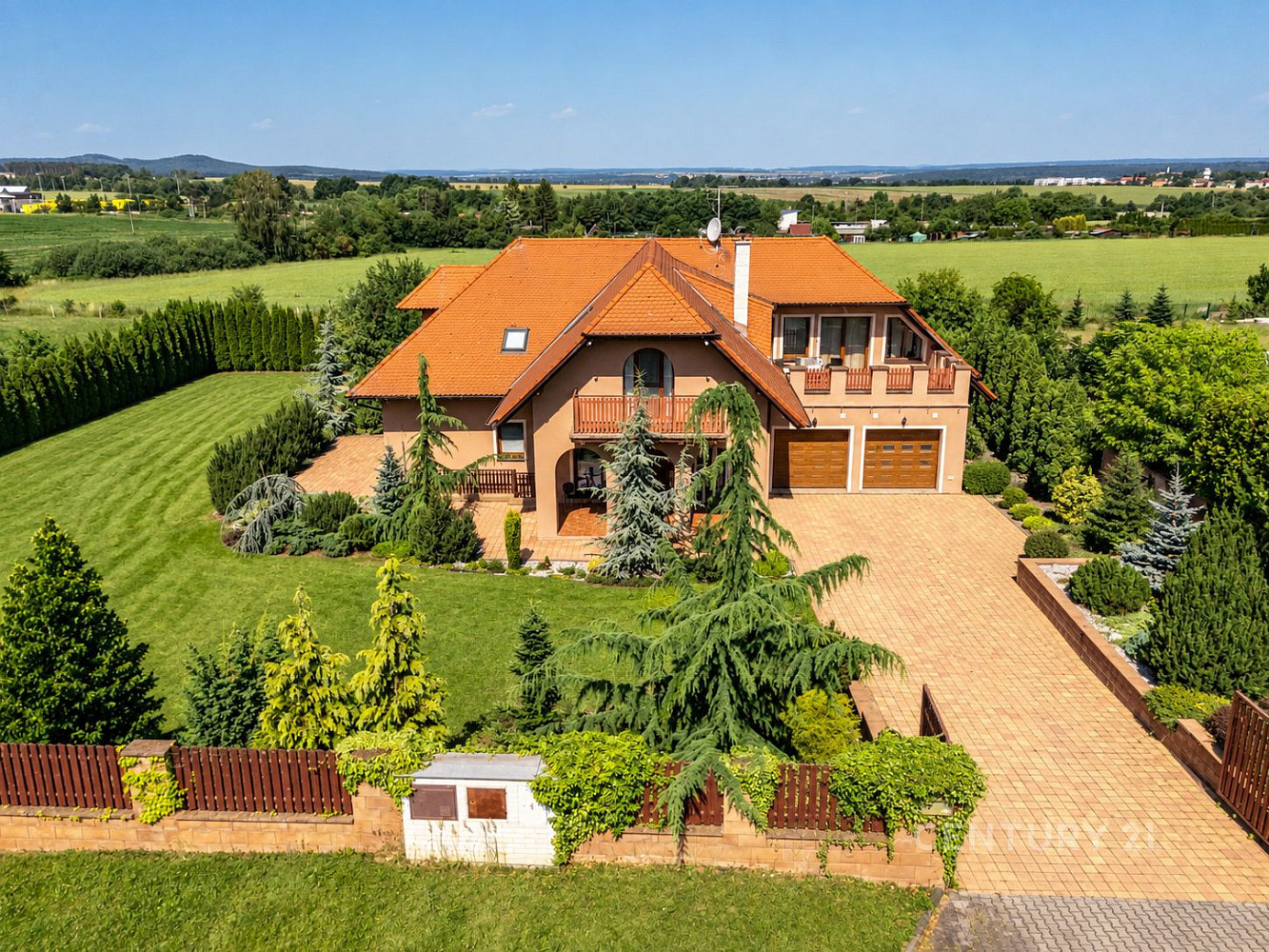 Prodej domu 545 m² s pozemkem 2 148 m²