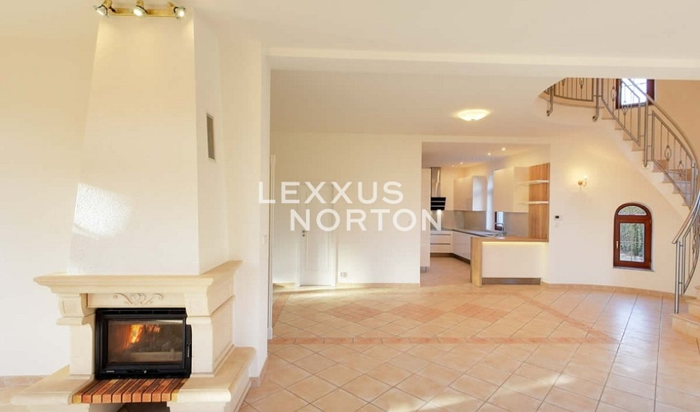 Pronájem domu 270 m² s pozemkem 429 m², Praha – náhled fotky 2
