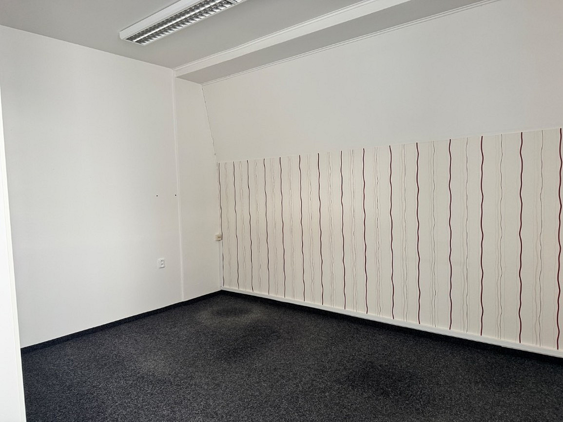Pronájem kanceláře 32 m² – fotografie 3