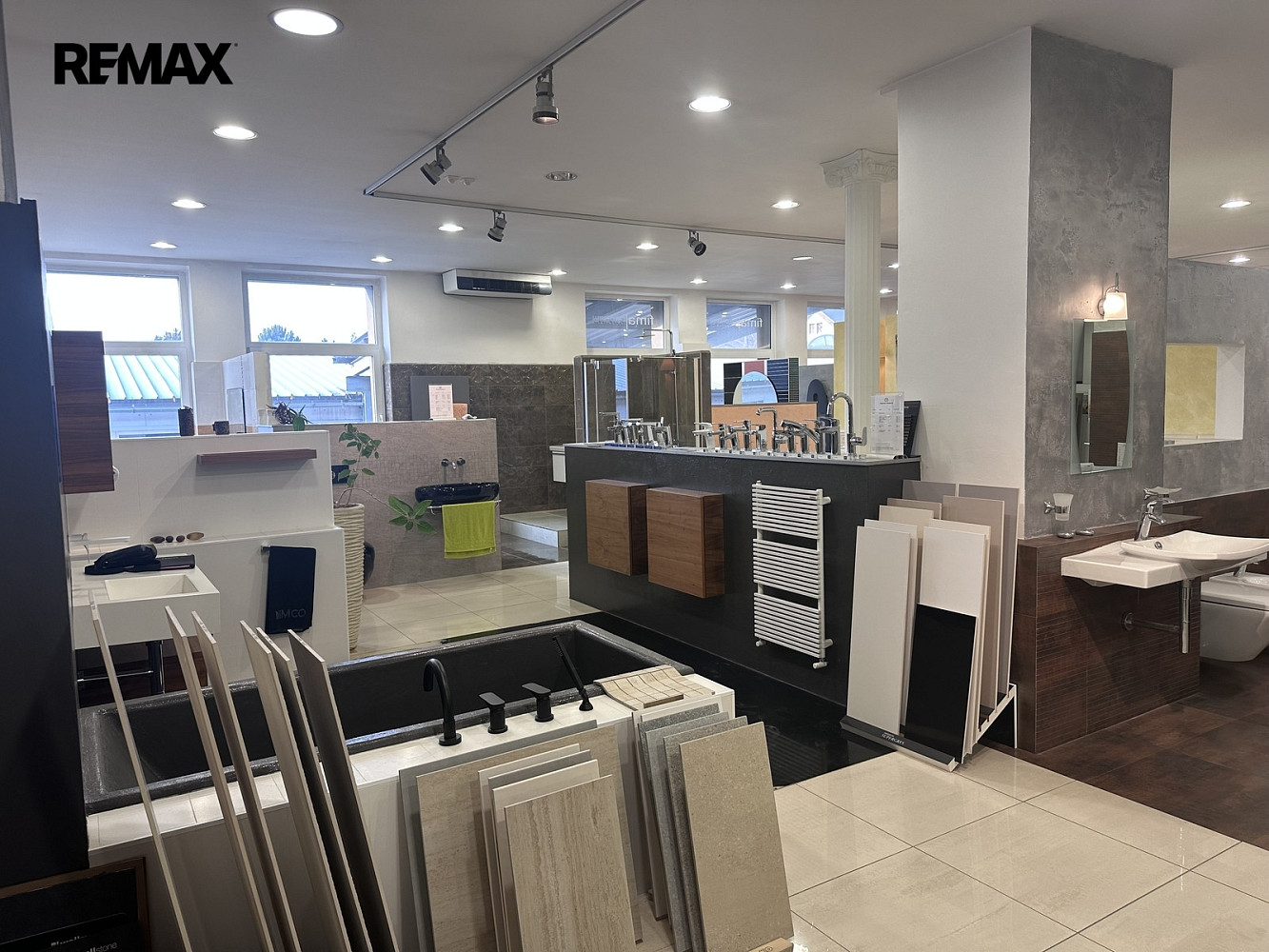 Pronájem obchodních prostor 459 m² — photo 2