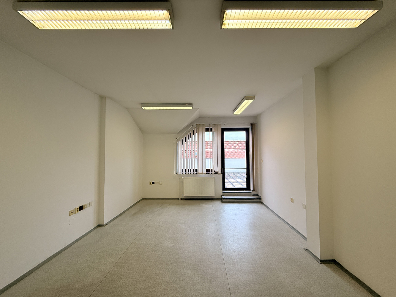 Pronájem kanceláře 167 m² – fotografie 3