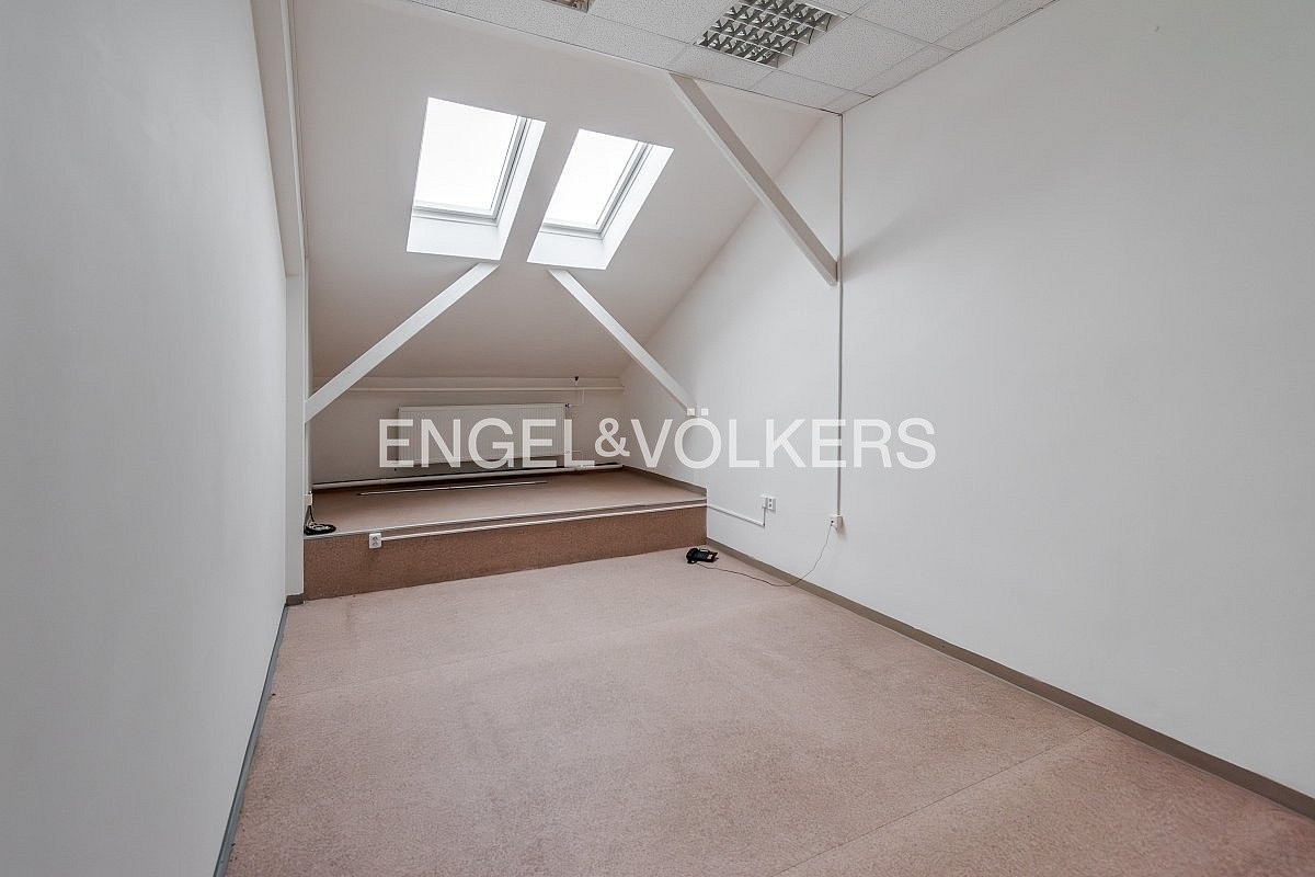 Pronájem kanceláře 2 326 m² – fotografie 5