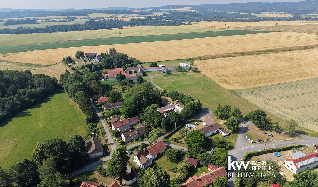 Prodej domu 900 m² s pozemkem 3 152 m², Rožmitál pod Třemšínem – náhled fotky 39