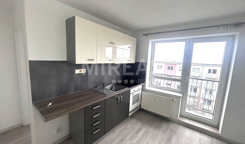 Pronájem bytu 2+kk 32 m², Milovice – náhled fotky 2