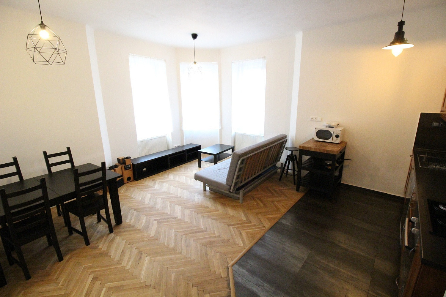 Pronájem bytu 4+kk 98 m² – fotografie 2