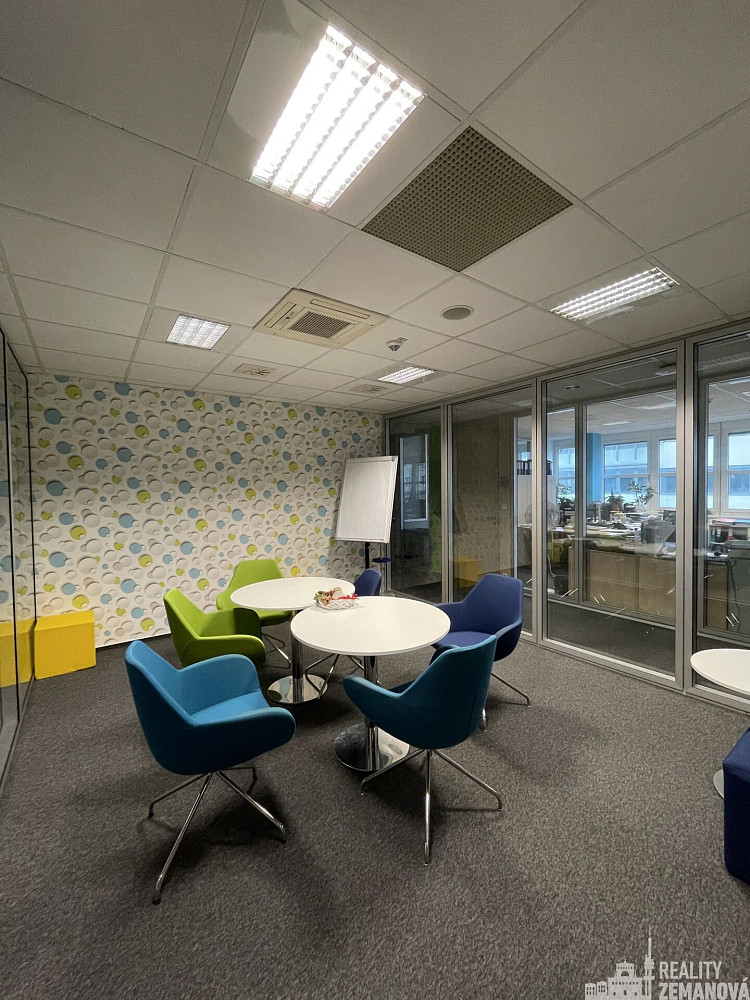 Pronájem kanceláře 1 006 m² – fotografie 5