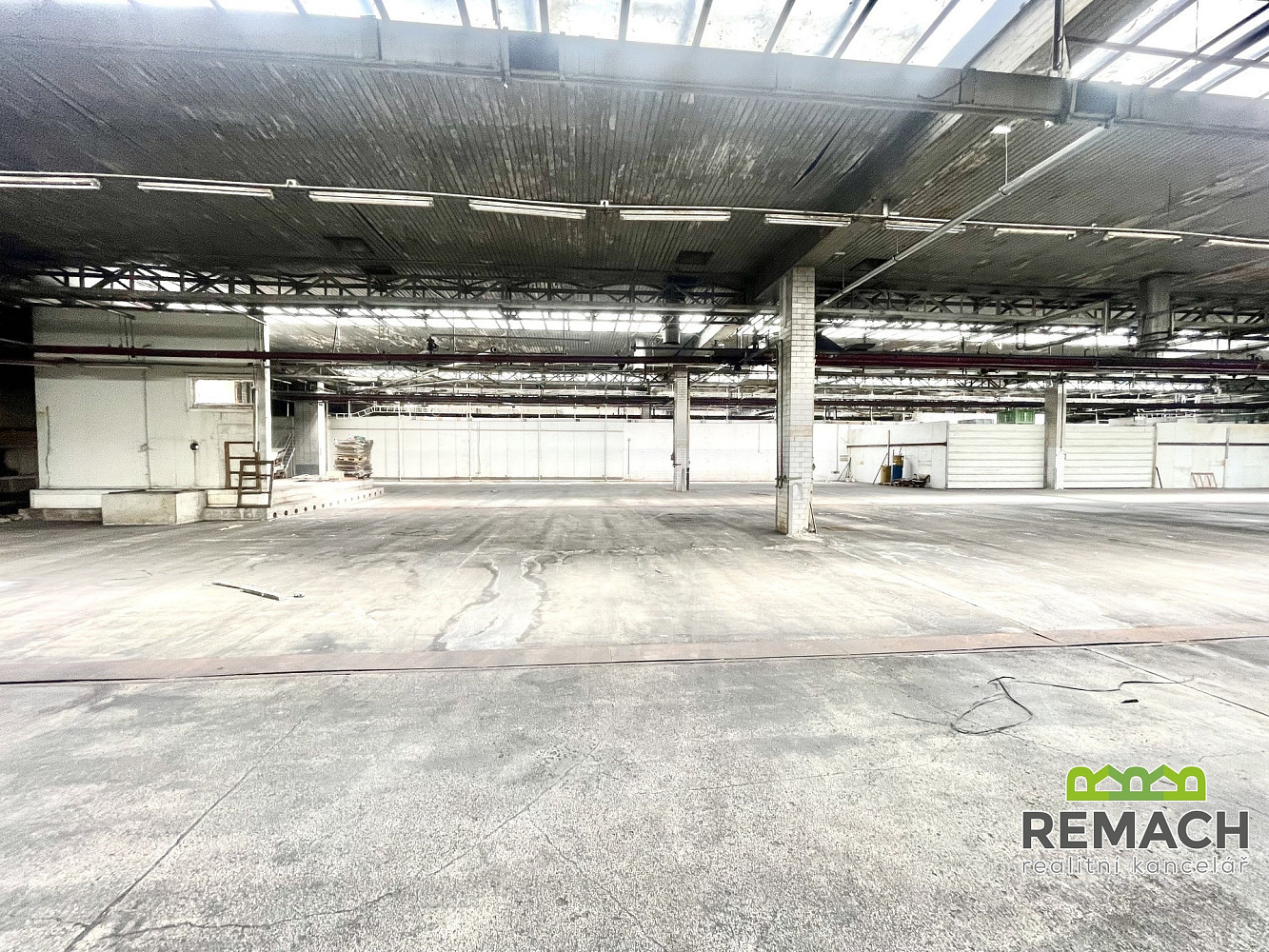 Pronájem skladovacích prostor 2 245 m² – fotografie 2