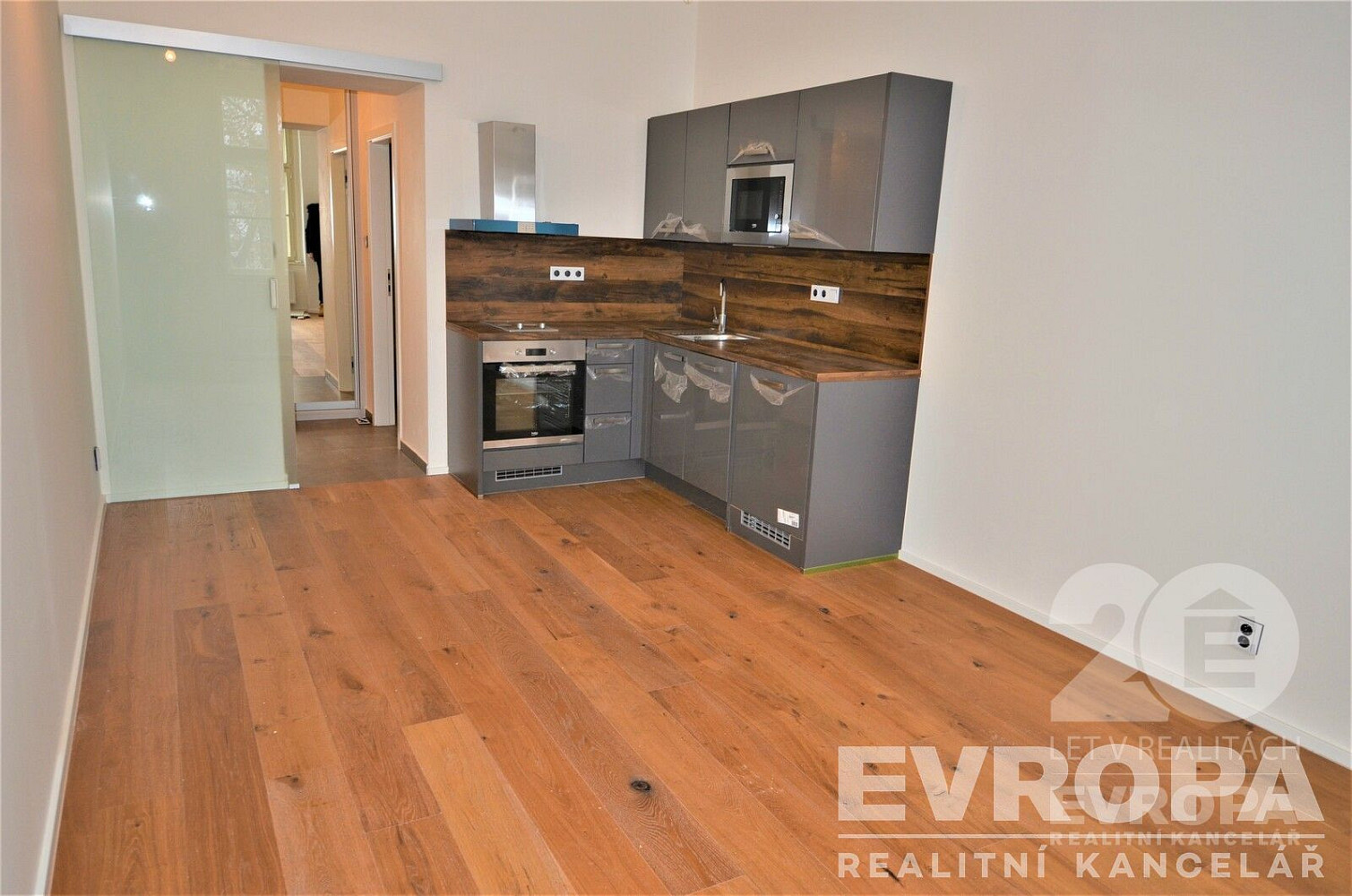 Pronájem bytu 1+kk 29 m² – fotografie 3