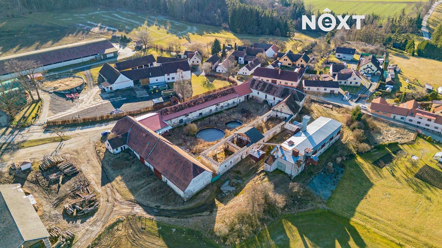 Prodej domu 1 400 m² s pozemkem 9 526 m²