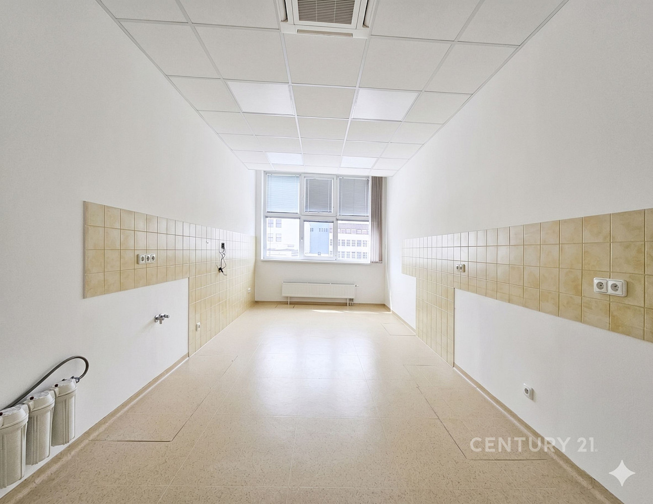 Pronájem komerčního objektu (jiného typu) 18 m²