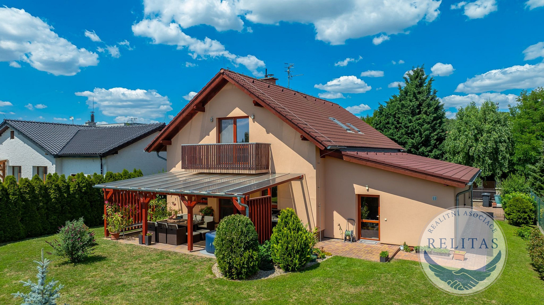 Prodej domu 195 m² s pozemkem 813 m²