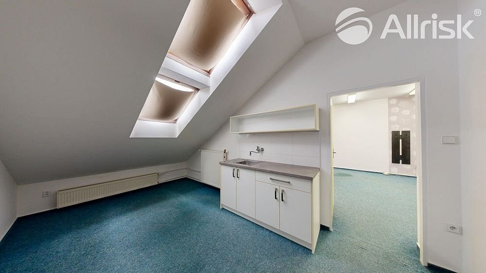 Pronájem kanceláře 52 m² — photo 2