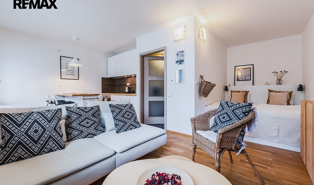 Pronájem bytu 1+kk 35 m², Praha – náhled fotky 7
