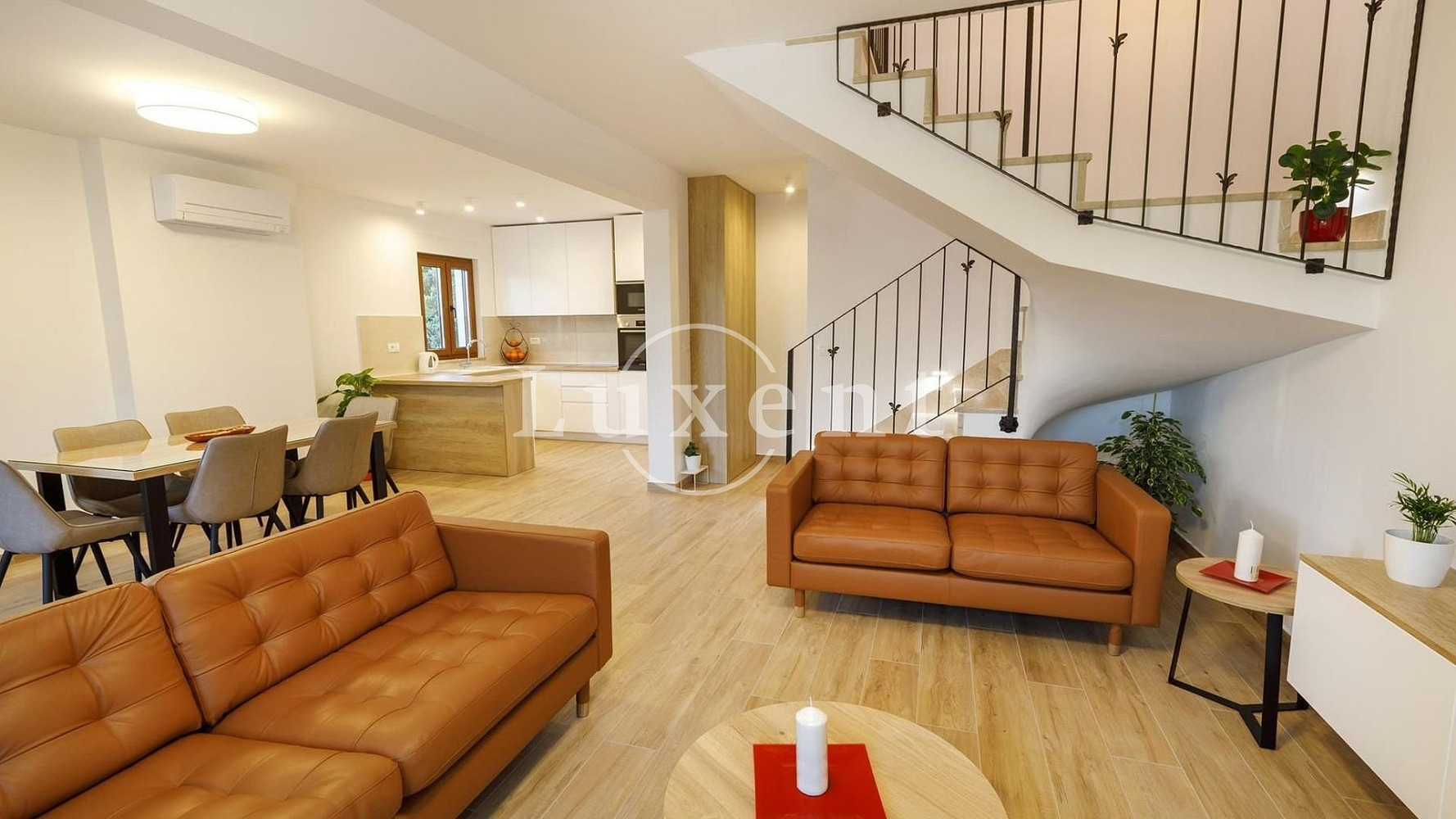 Prodej domu 450 m² s pozemkem 712 m² – pohled 5