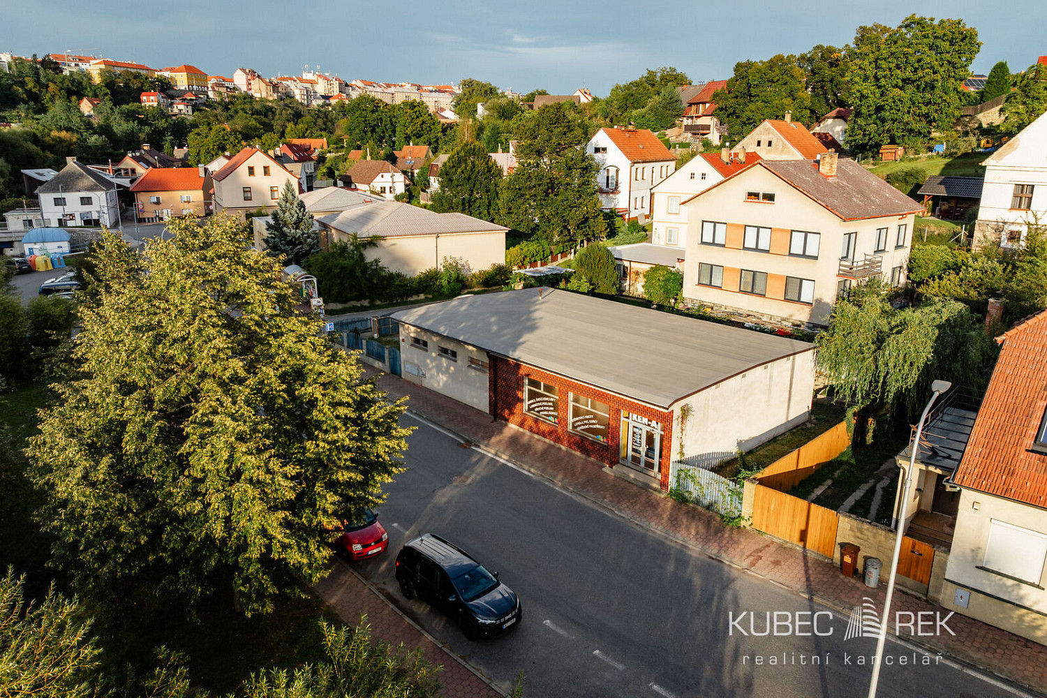 Prodej obchodních prostor 237 m² – fotografie 2