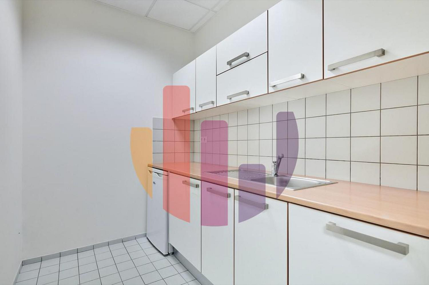 Pronájem kanceláře 289 m² — photo 5