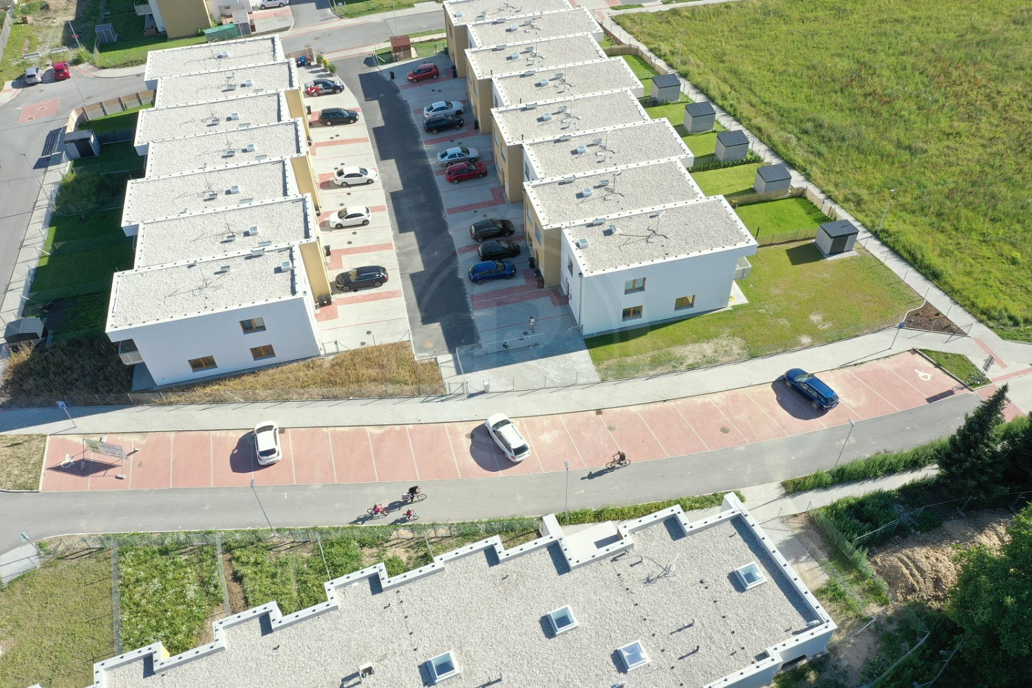 PRODEJ VENKOVNÍHO PARK. STÁNÍ Č. 13, MLADÉ, ČESKÉ BUDĚJOVICE – fotografie 2