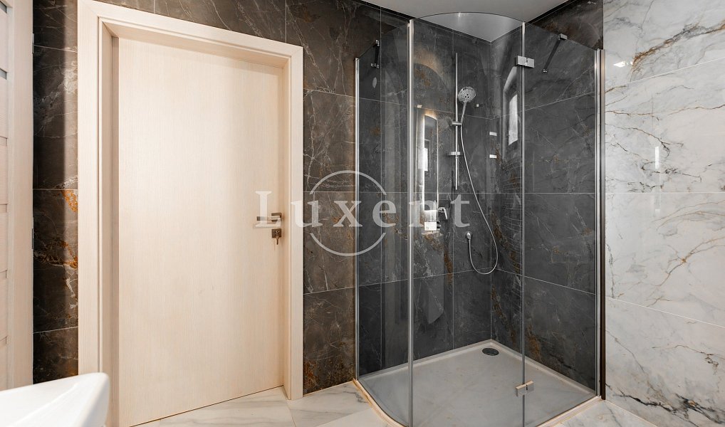 Prodej domu 186 m² s pozemkem 1 808 m², Horní Planá – náhled fotky 15