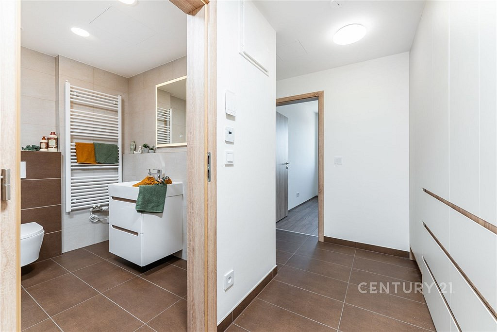 Pronájem bytu 2+kk 47 m² – pohled 3