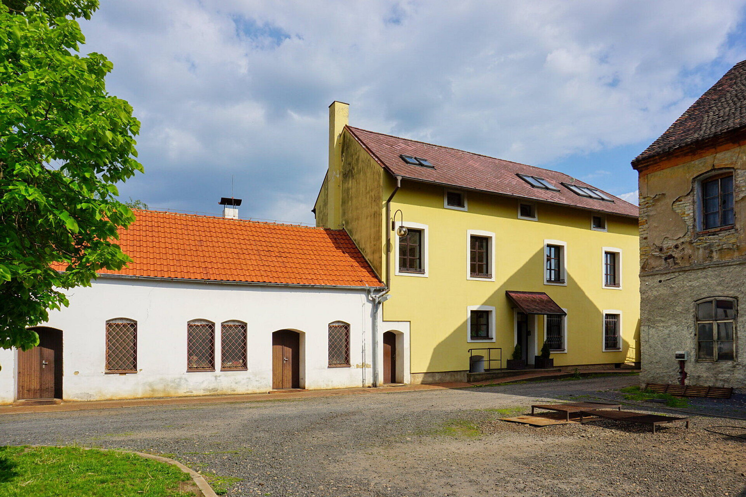 Prodej skladovacích prostor 3 501 m² – fotografie 3