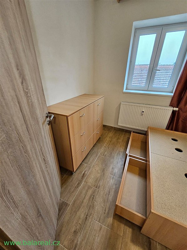 Pronájem bytu 2+kk 33 m² — photo 2