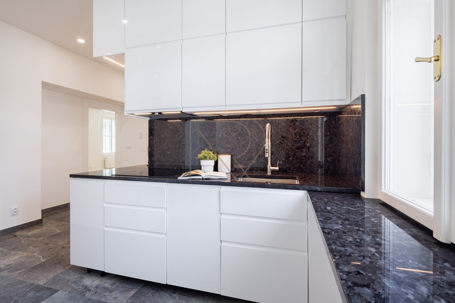 Prodej bytu 3+1 90 m² – pohled 2