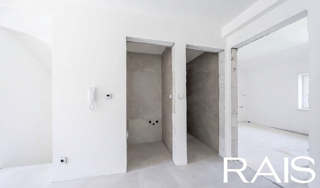 Prodej domu 195 m² s pozemkem 215 m², Holasice – náhled fotky 16