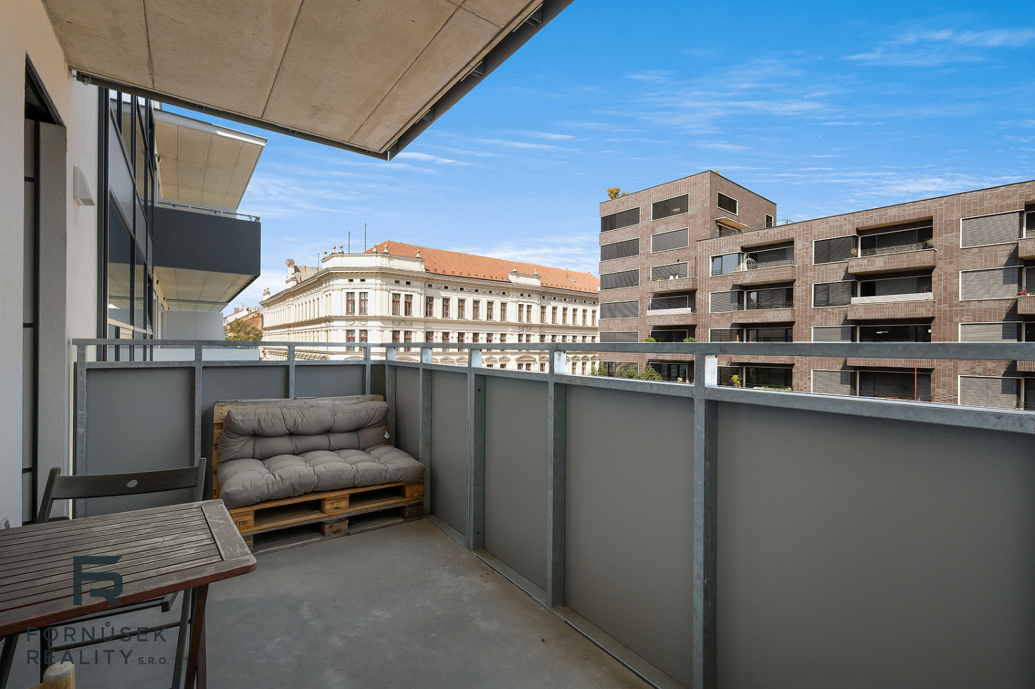 Pronájem bytu 1+kk 37 m² – pohled 5