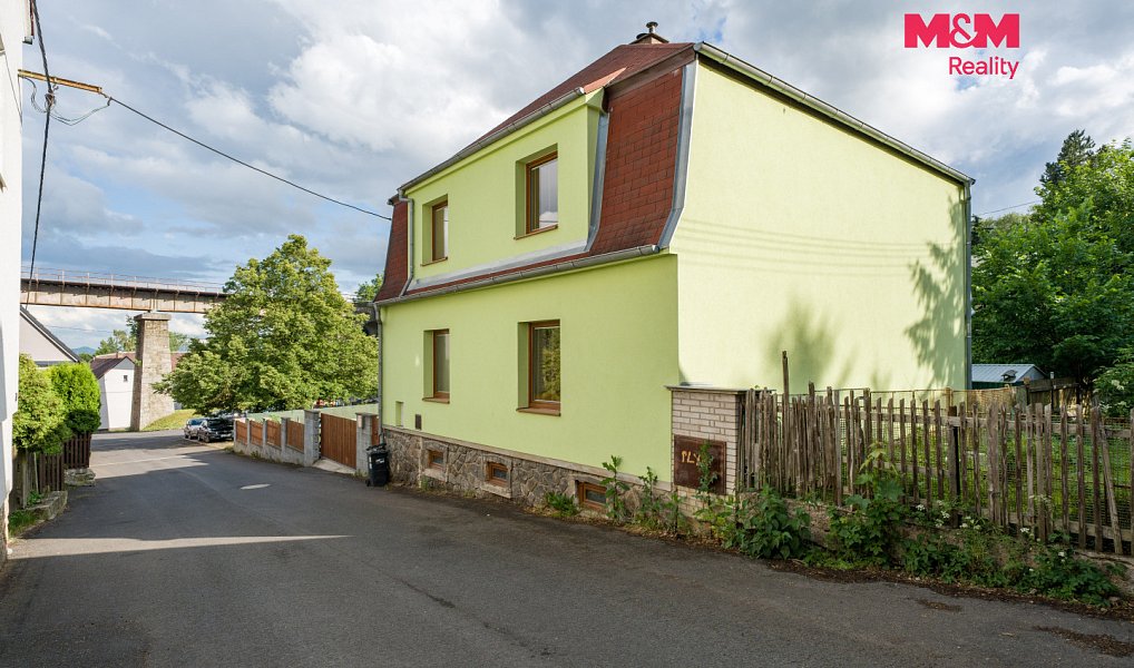 Prodej domu 149 m² s pozemkem 877 m², Hrob – náhled fotky 17