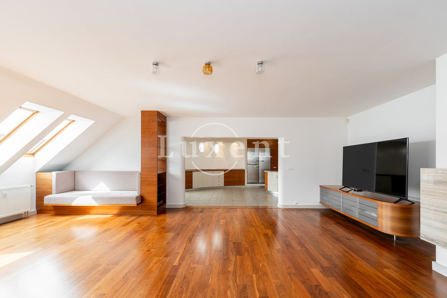Pronájem bytu 4+1 294 m² — photo 3