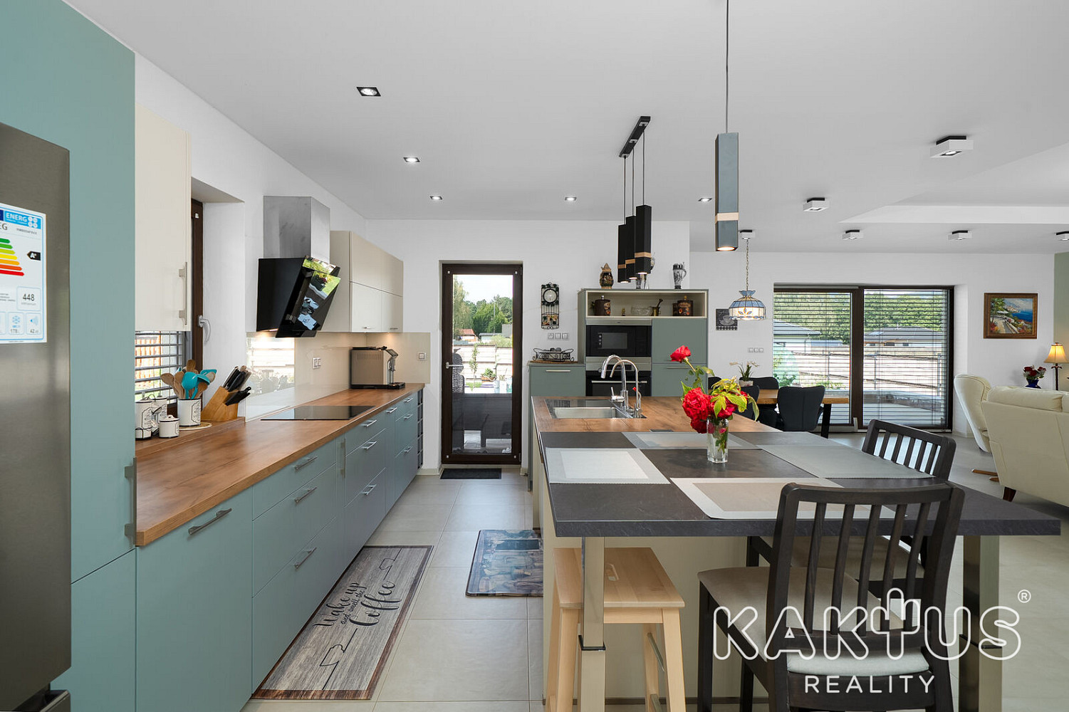 Prodej domu 217 m² s pozemkem 916 m² – fotografie 2