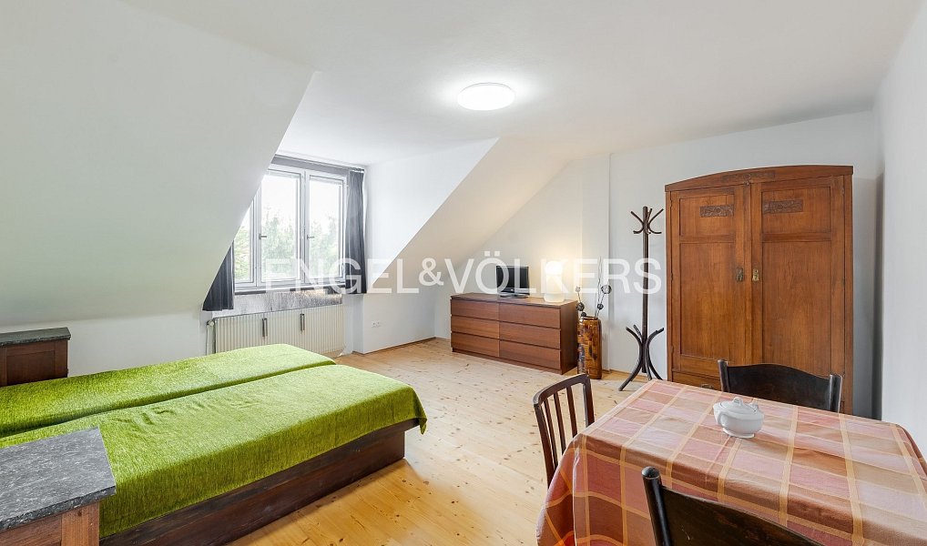 Pronájem domu 196 m² s pozemkem 382 m², Praha – náhled fotky 3