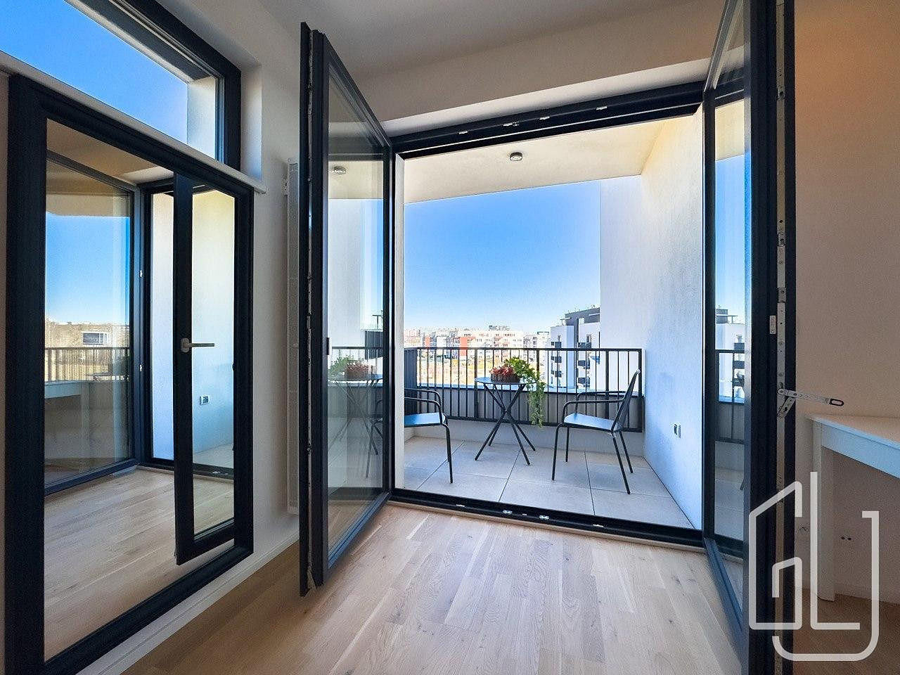 Pronájem bytu 1+kk 35 m² – fotografie 2