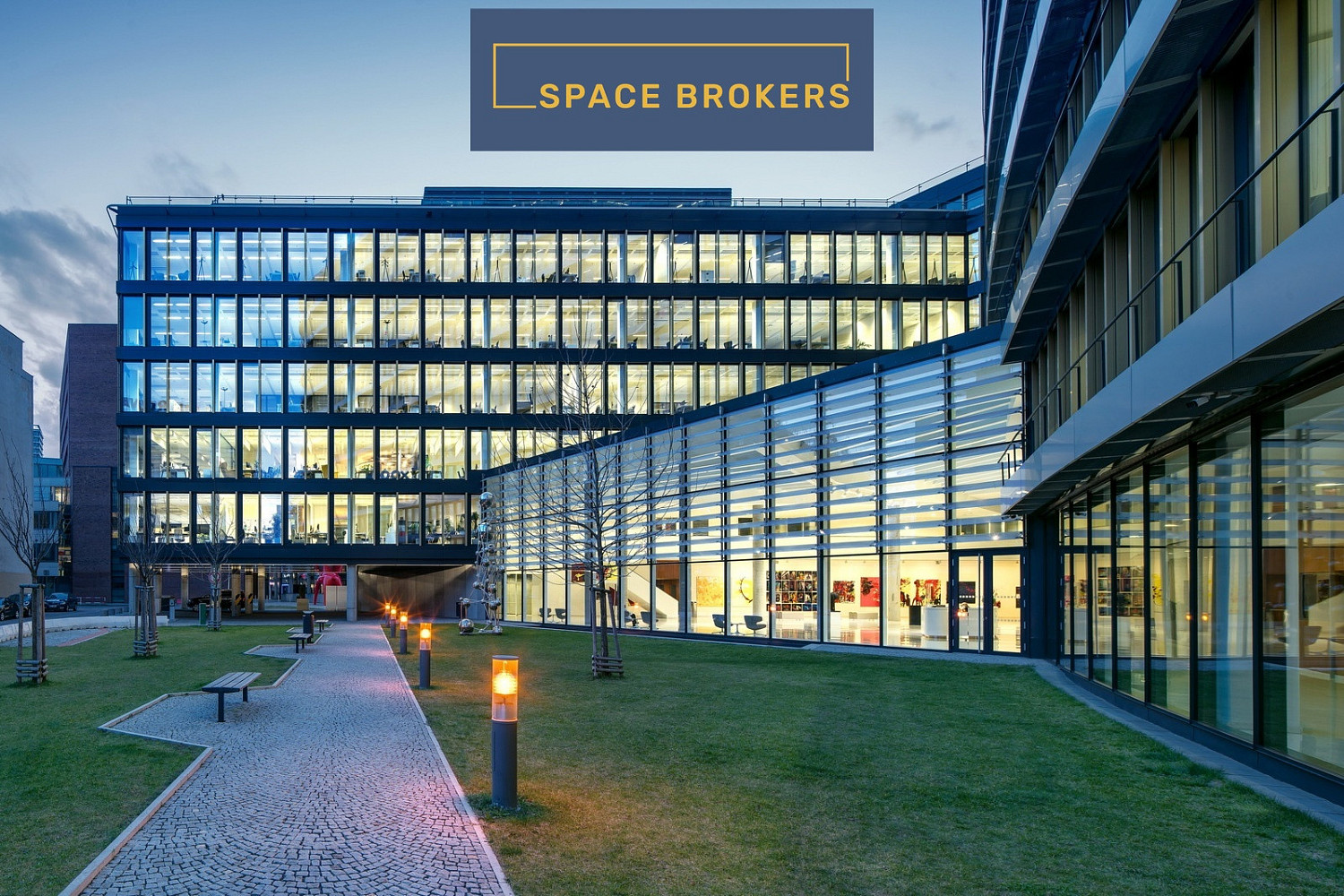 Pronájem kanceláře 825 m²
